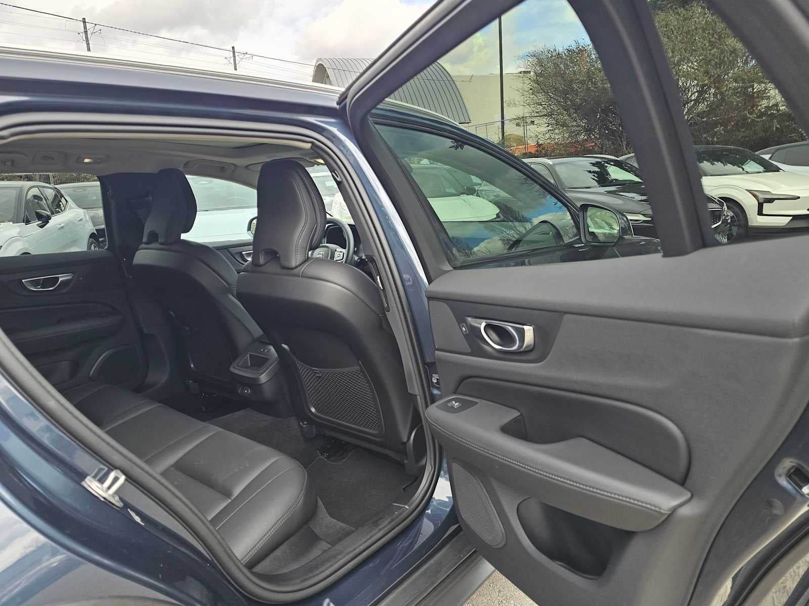 2025 Volvo V60 Cross Country Plus