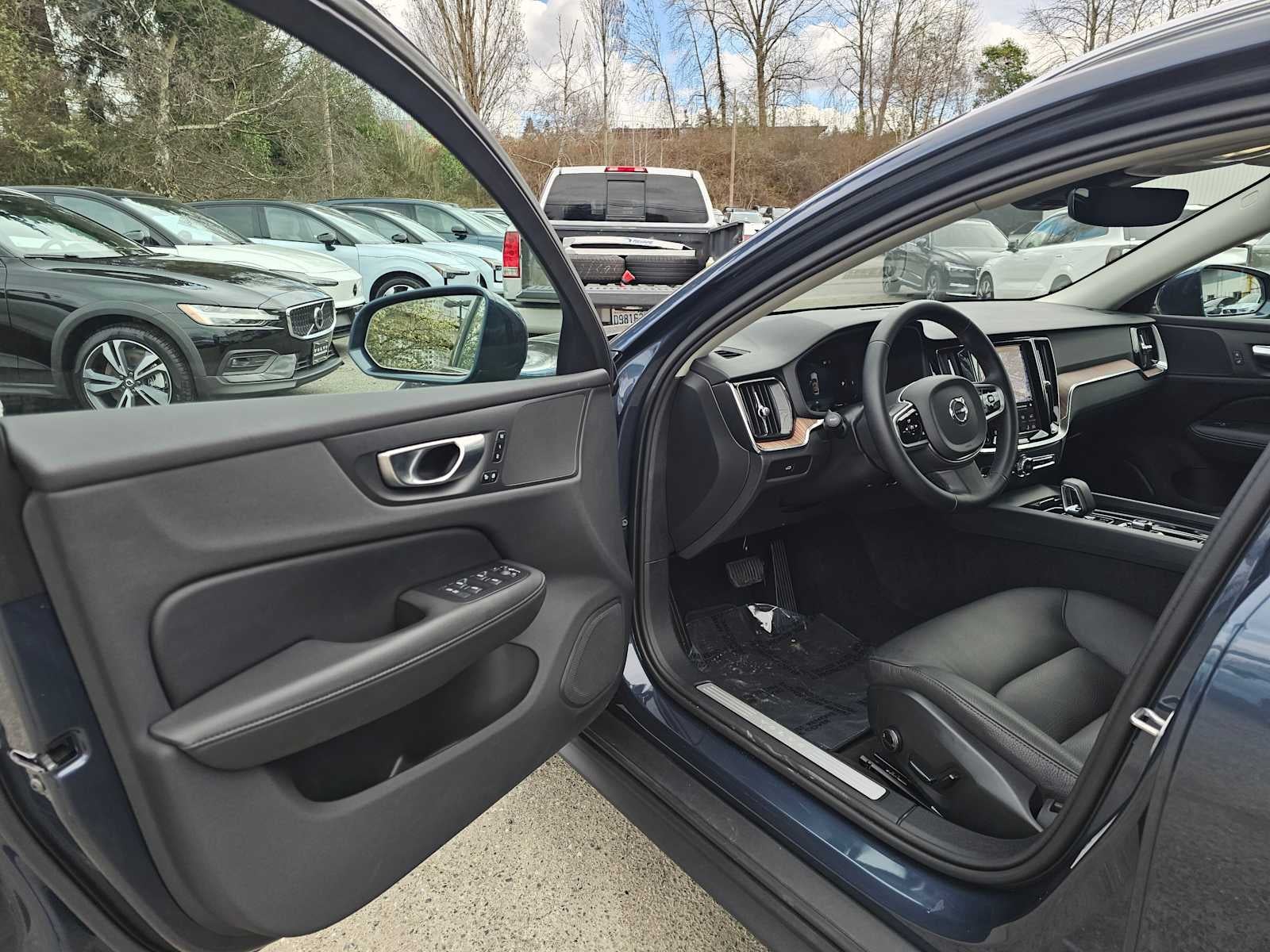 2025 Volvo V60 Cross Country Plus