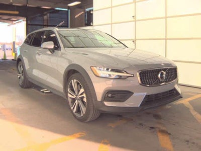 2025 Volvo V60 Cross Country Plus