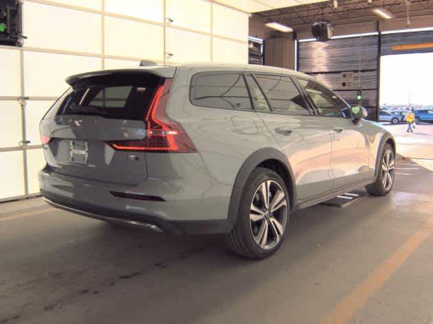 2025 Volvo V60 Cross Country Plus