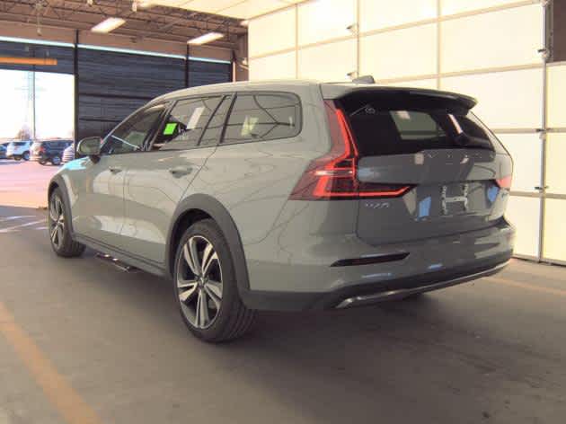 2025 Volvo V60 Cross Country Plus