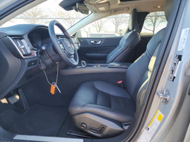 2025 Volvo V60 Cross Country Plus