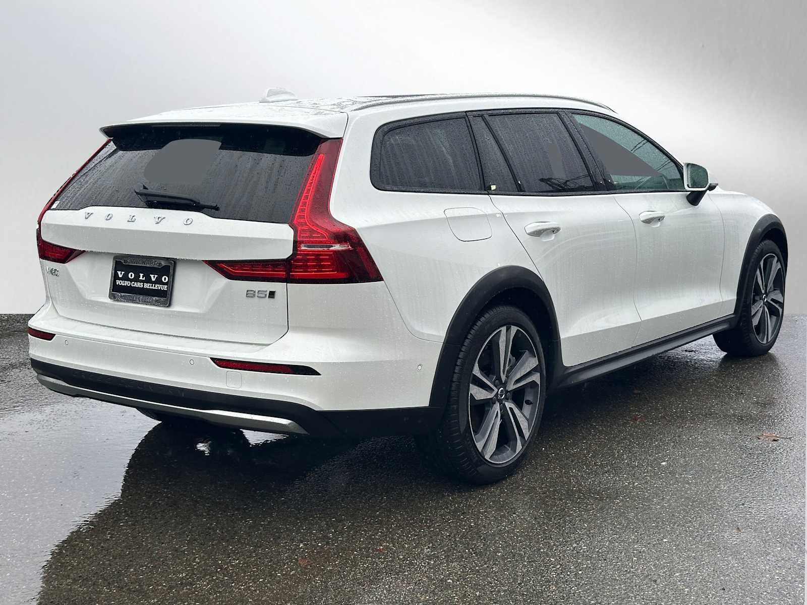 2025 Volvo V60 Cross Country Plus