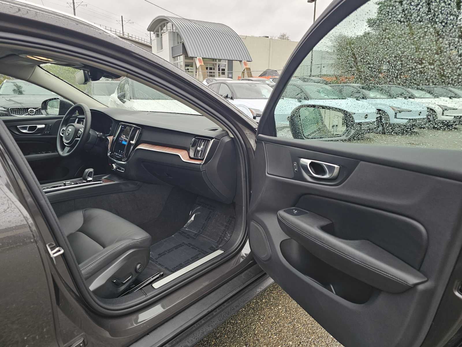 2025 Volvo V60 Cross Country Plus