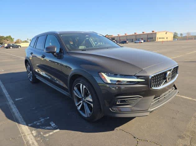 2025 Volvo V60 Cross Country Plus