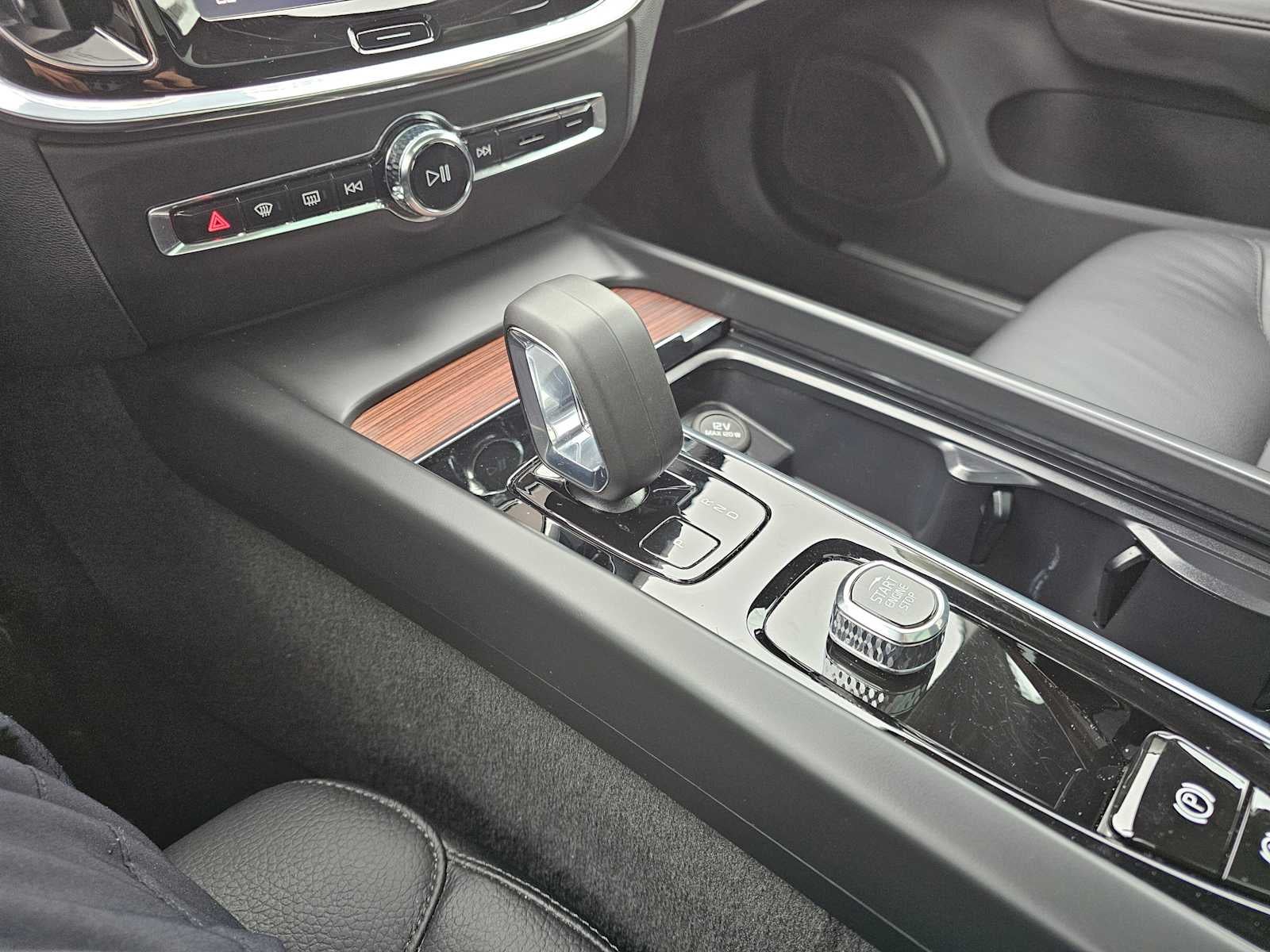 2025 Volvo V60 Cross Country Plus