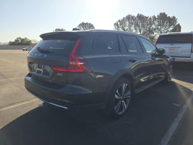 2025 Volvo V60 Cross Country Plus