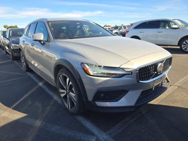 2025 Volvo V60 Cross Country Plus