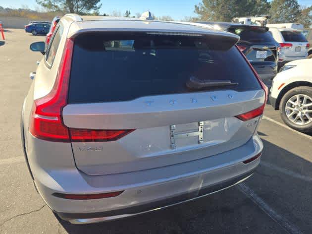 2025 Volvo V60 Cross Country Plus