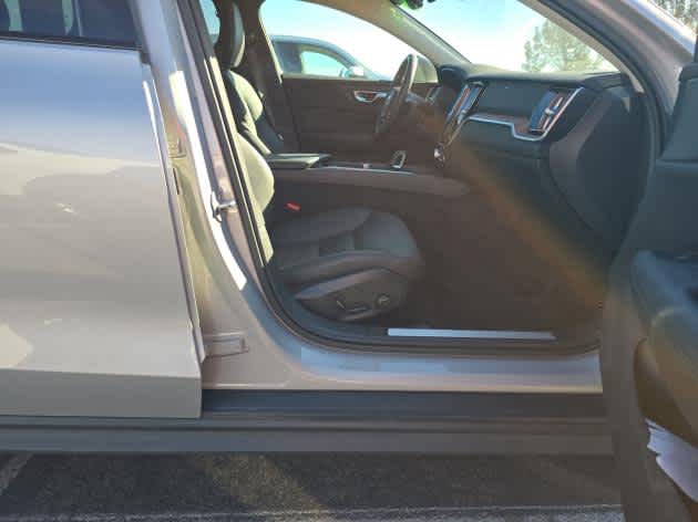 2025 Volvo V60 Cross Country Plus