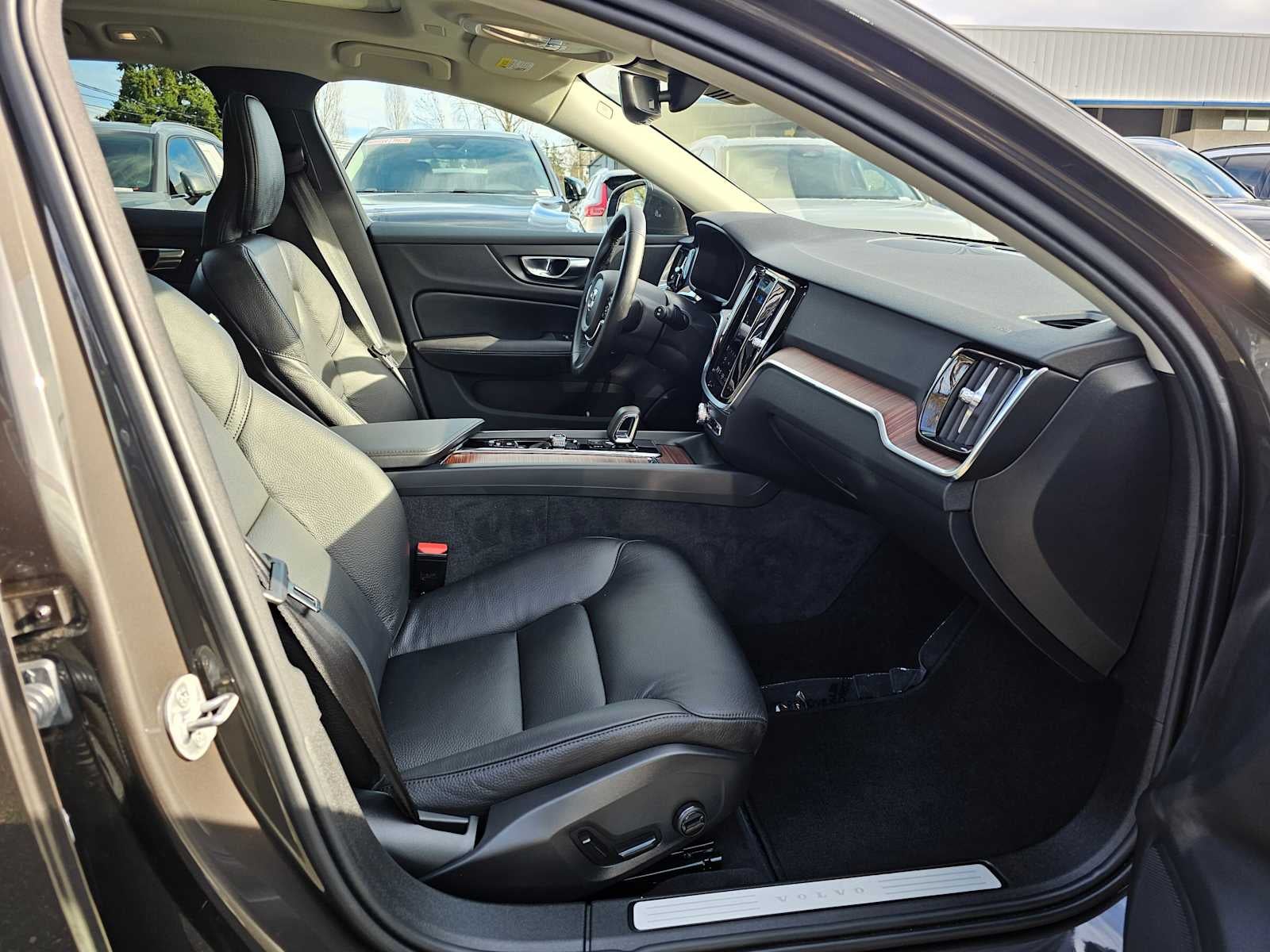 2025 Volvo V60 Cross Country Plus