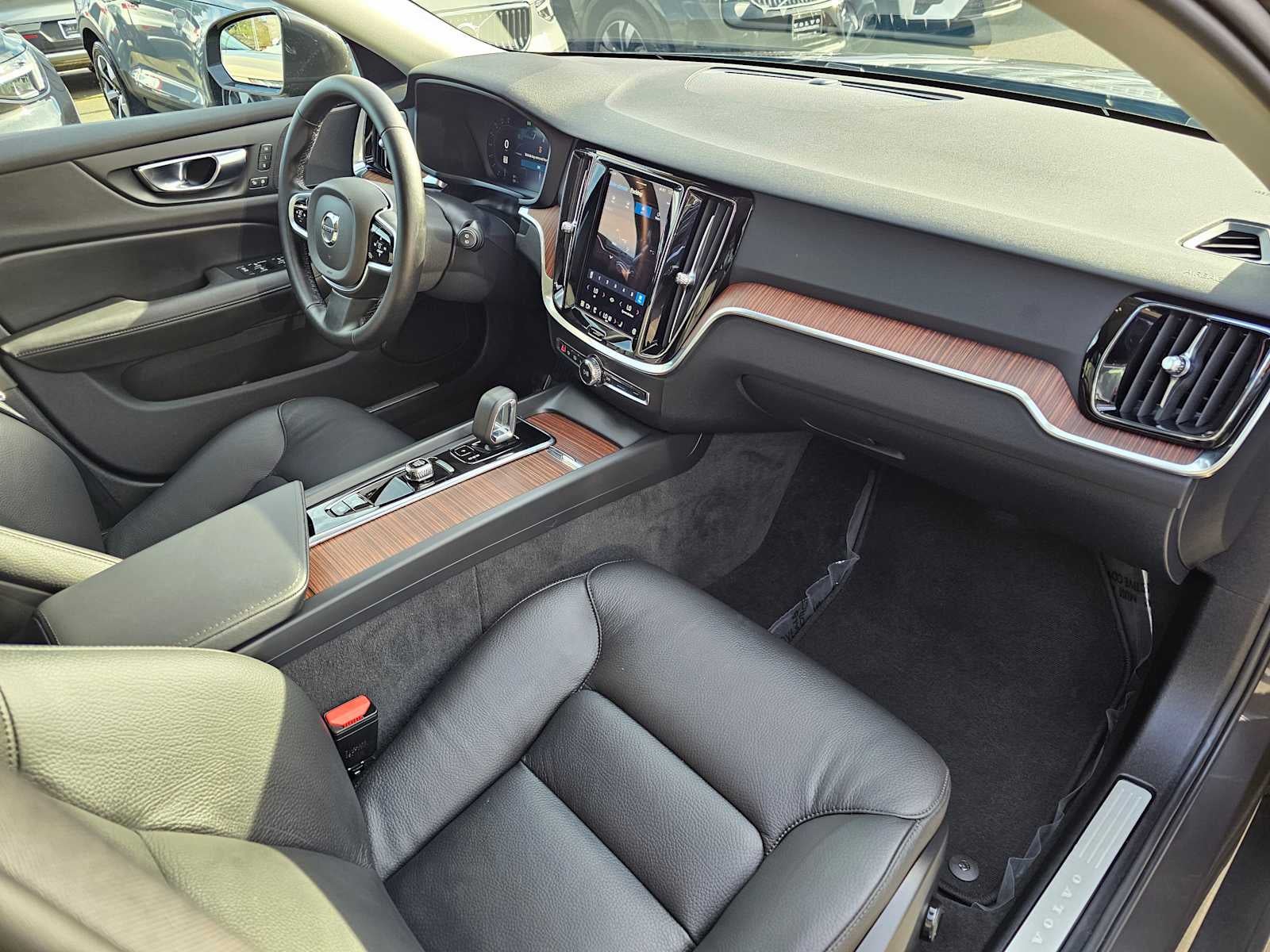 2025 Volvo V60 Cross Country Plus