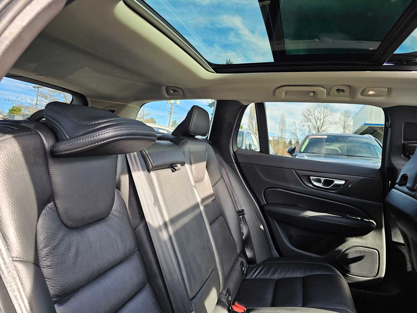 2025 Volvo V60 Cross Country Plus