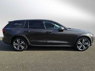 2025 Volvo V60 Cross Country Plus