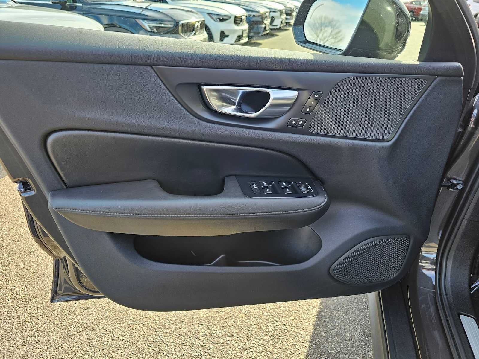 2025 Volvo V60 Cross Country Plus