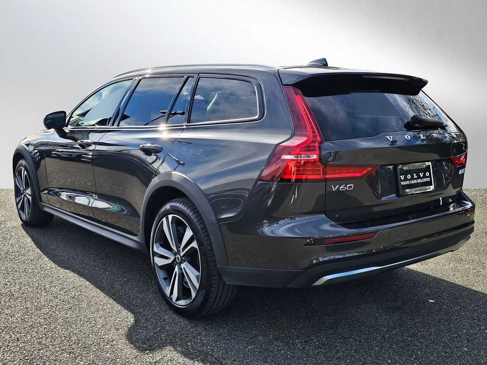 2025 Volvo V60 Cross Country Plus