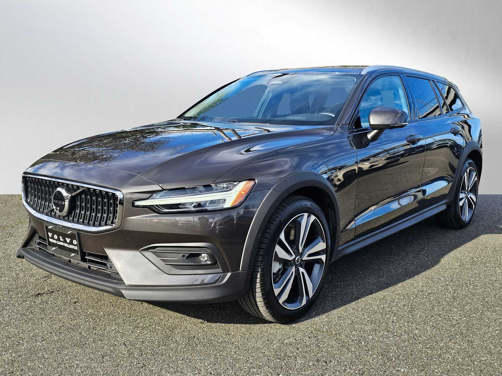 2025 Volvo V60 Cross Country Plus
