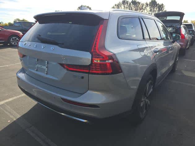 2025 Volvo V60 Cross Country Plus