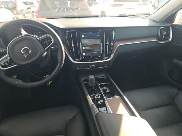 2025 Volvo V60 Cross Country Plus