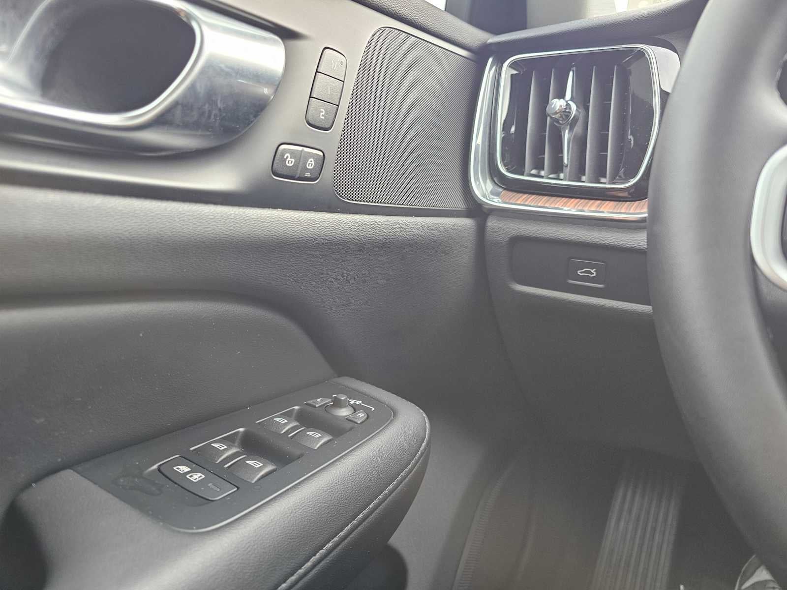 2025 Volvo V60 Cross Country Plus