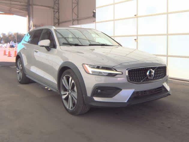 2025 Volvo V60 Cross Country Plus