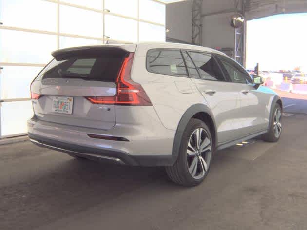 2025 Volvo V60 Cross Country Plus