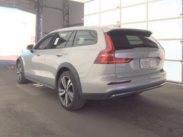 2025 Volvo V60 Cross Country Plus