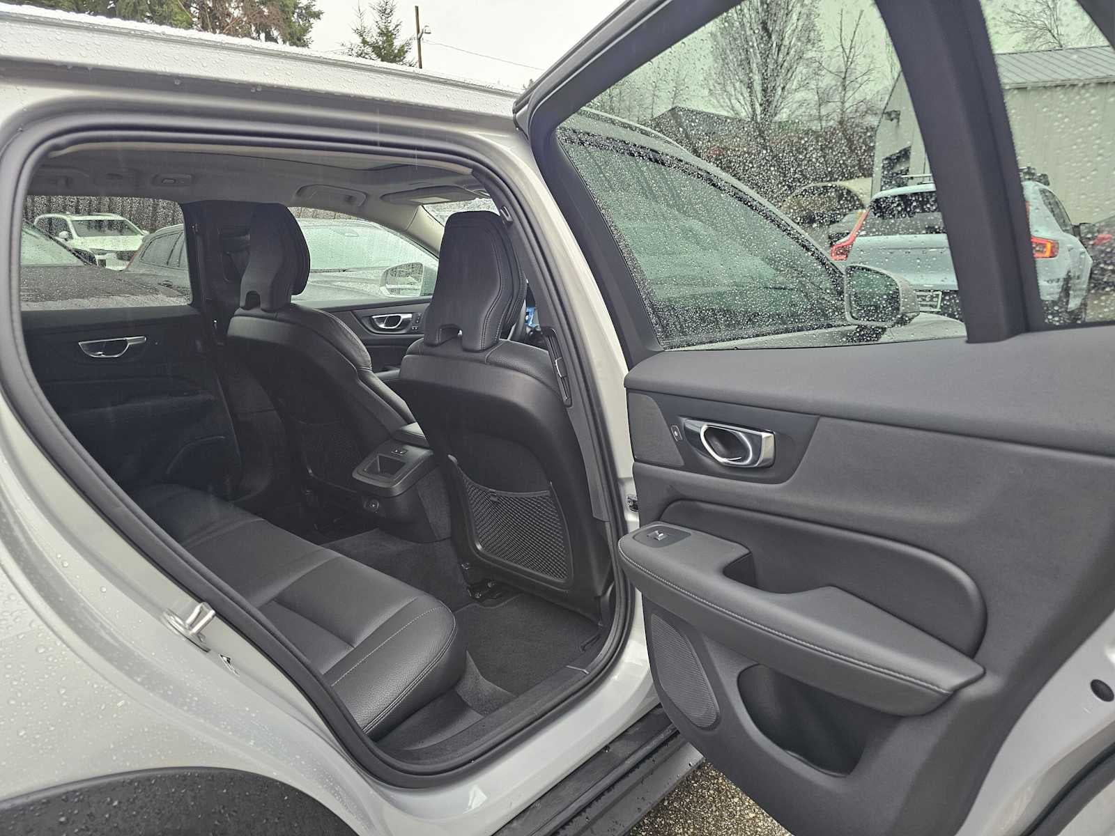 2025 Volvo V60 Cross Country Plus