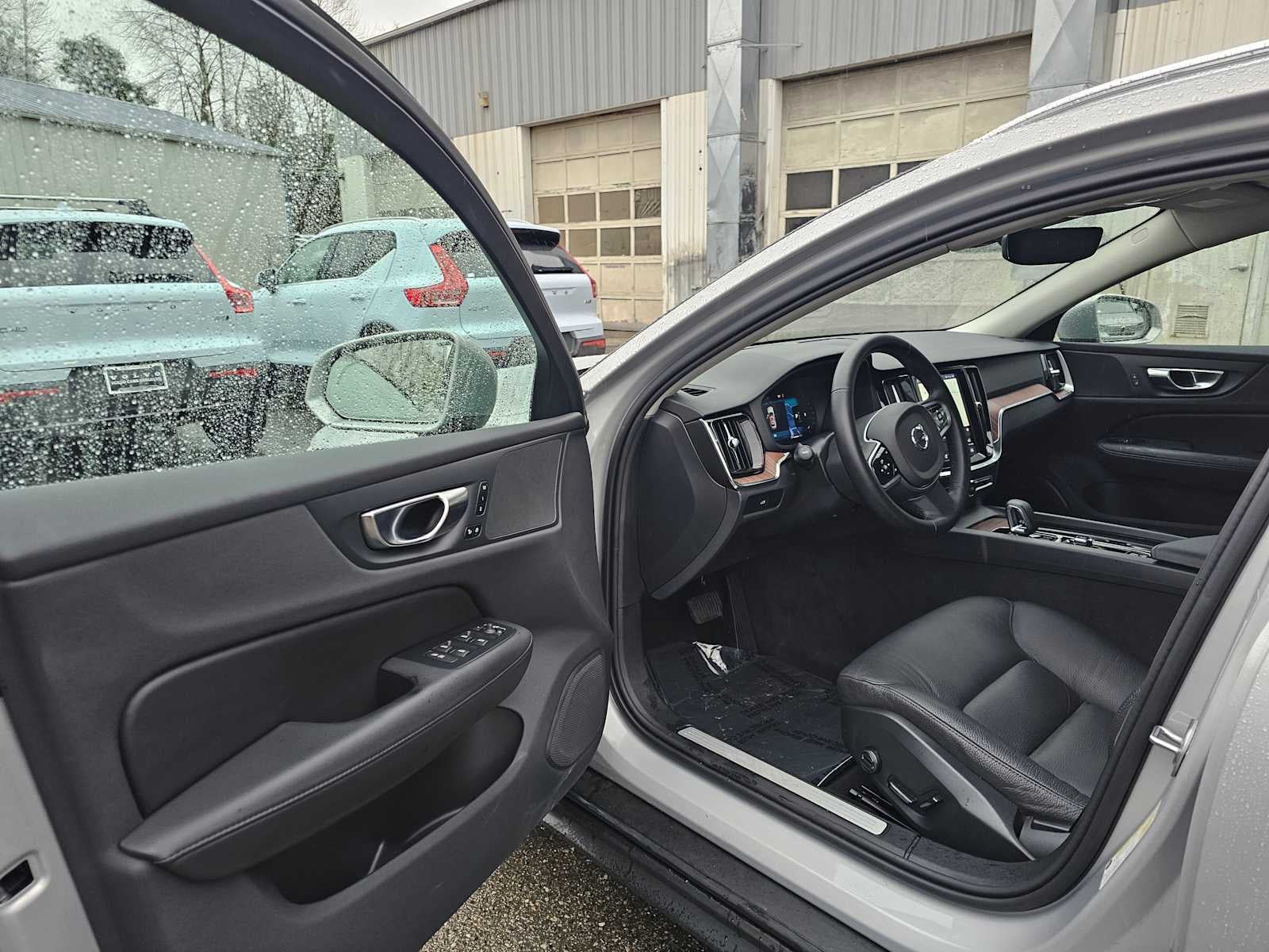 2025 Volvo V60 Cross Country Plus