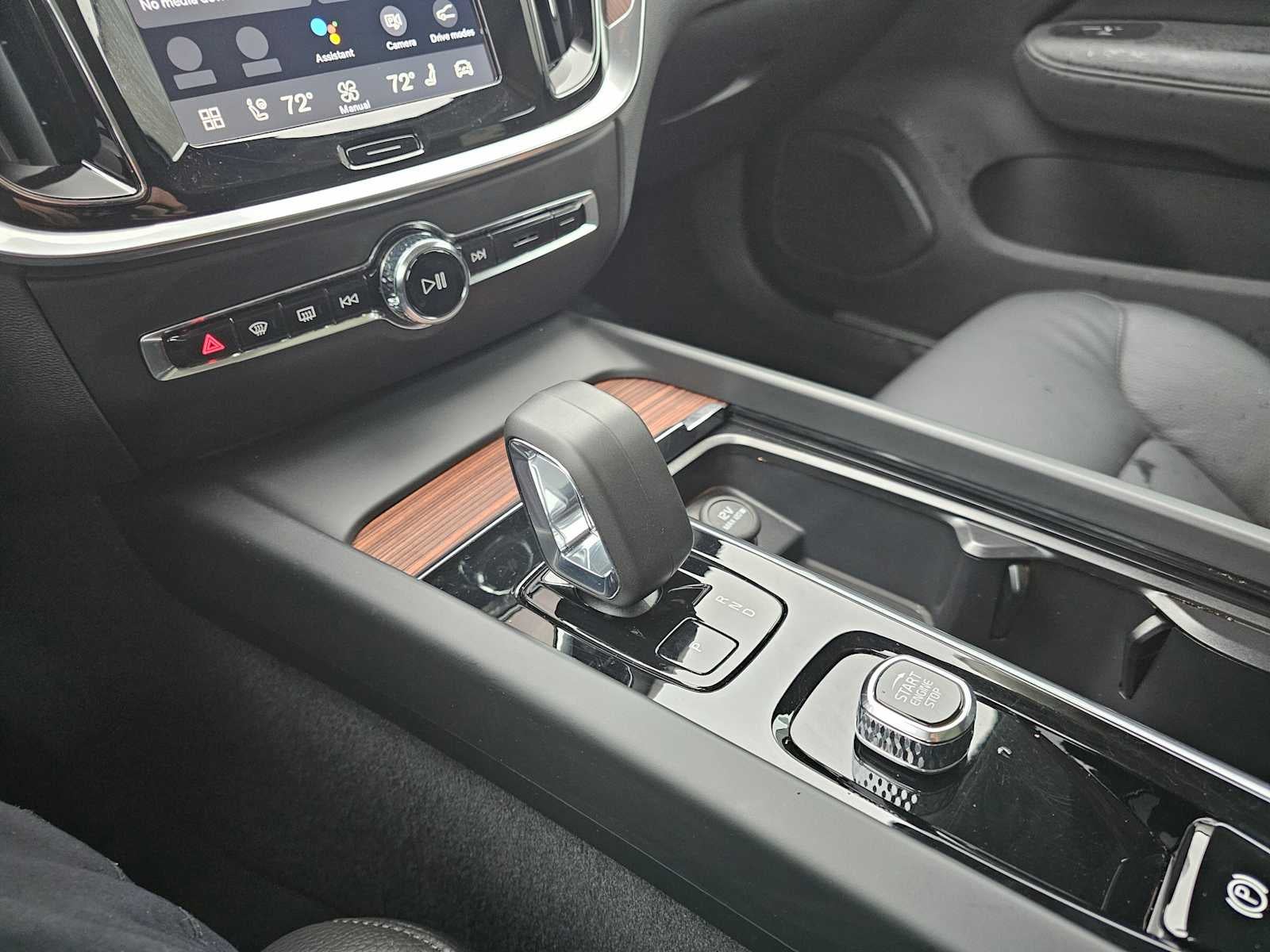 2025 Volvo V60 Cross Country Plus