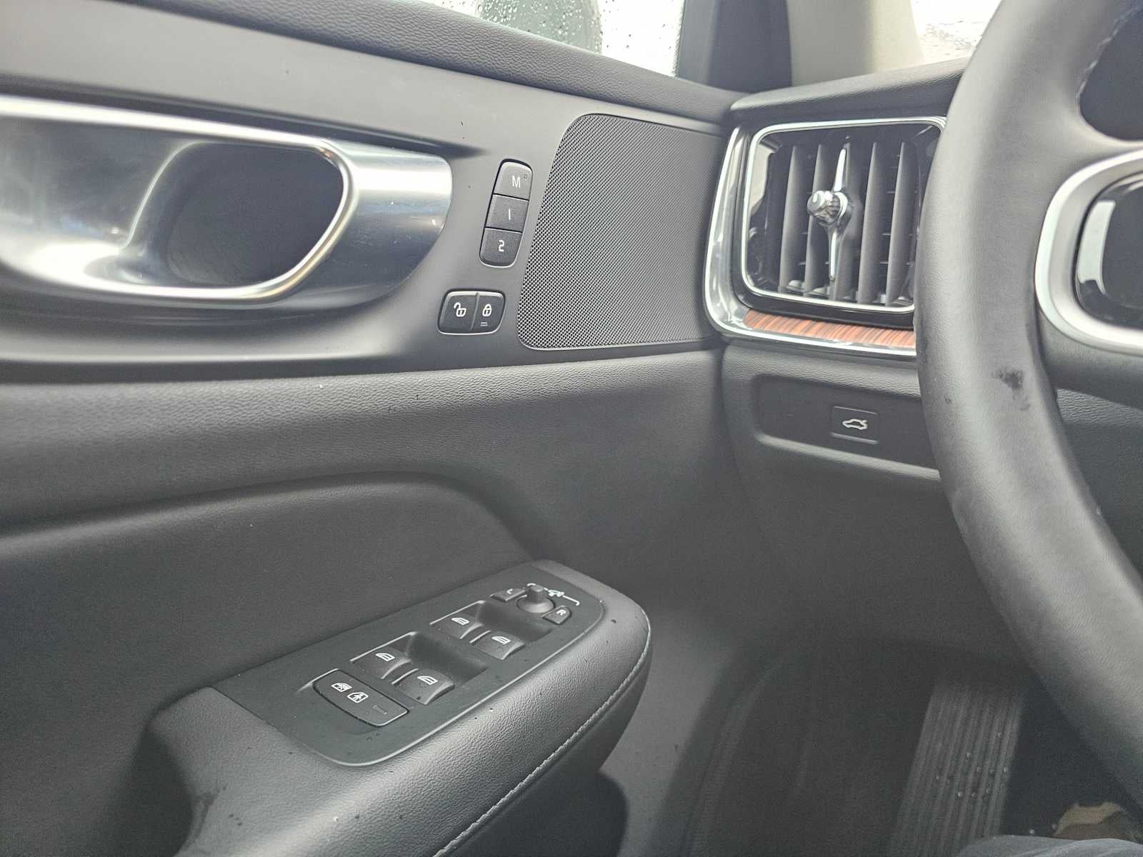 2025 Volvo V60 Cross Country Plus