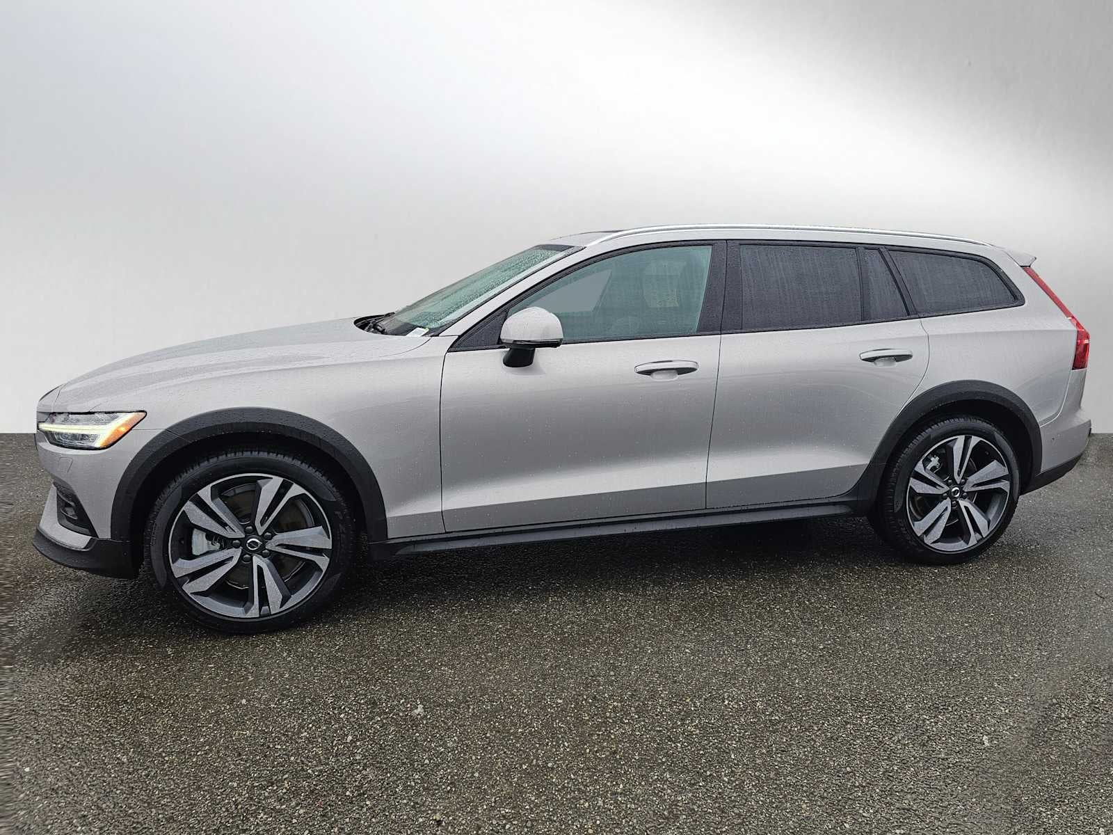 2025 Volvo V60 Cross Country Plus