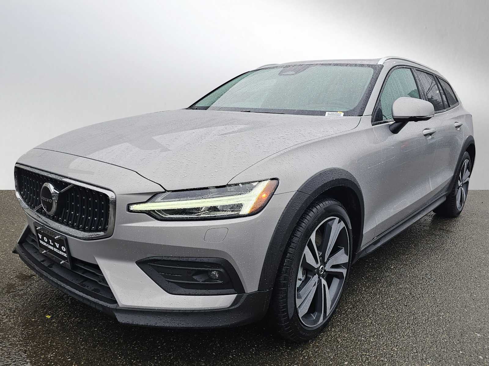 2025 Volvo V60 Cross Country Plus