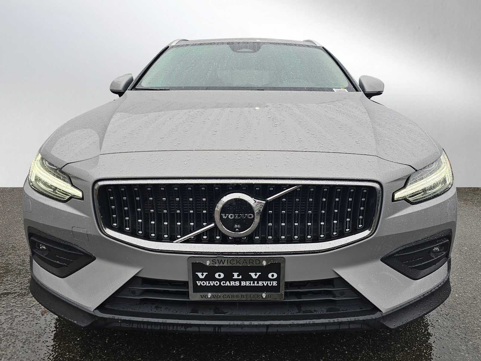 2025 Volvo V60 Cross Country Plus