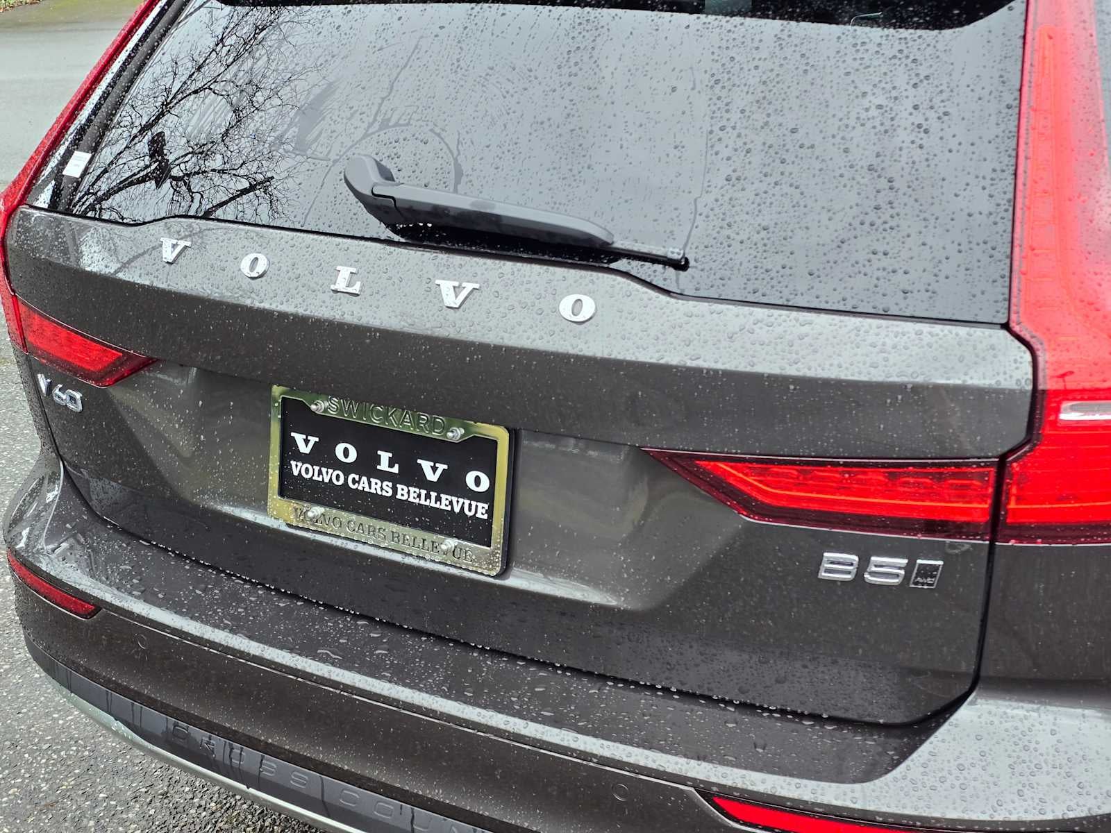 2025 Volvo V60 Cross Country Plus