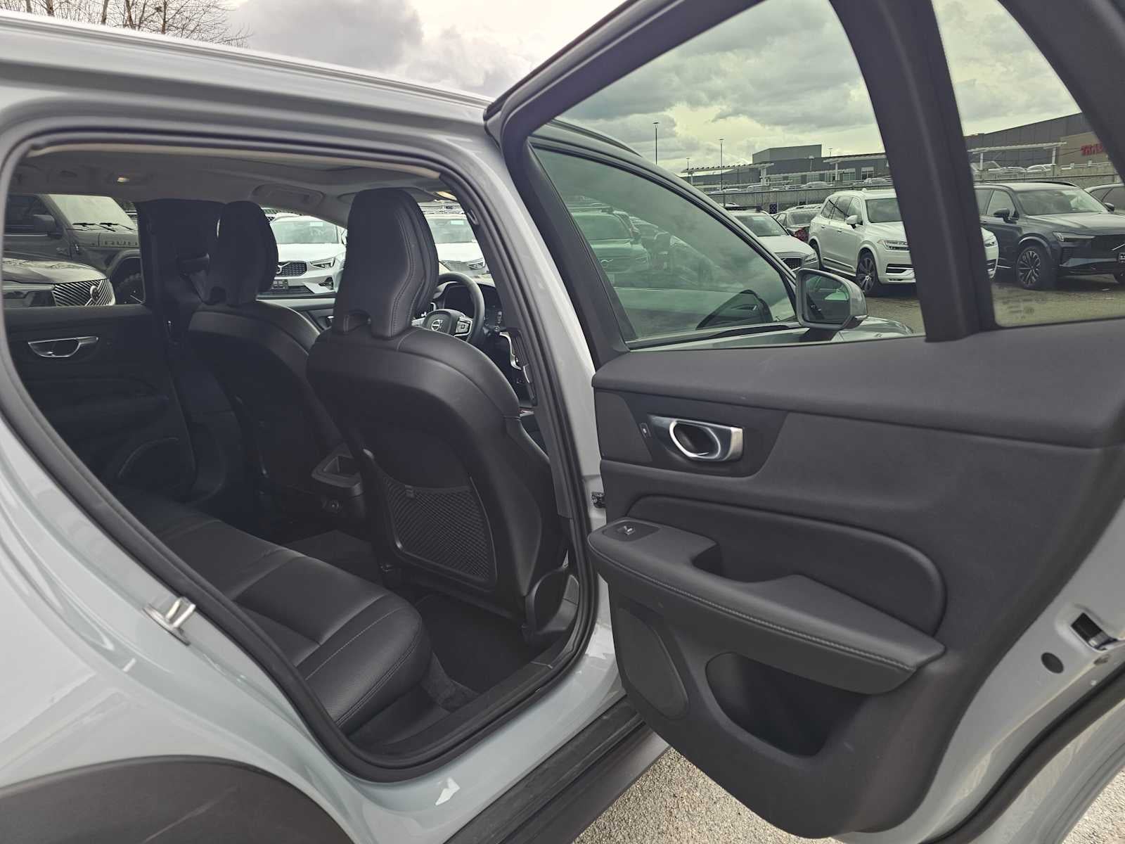 2025 Volvo V60 Cross Country Plus