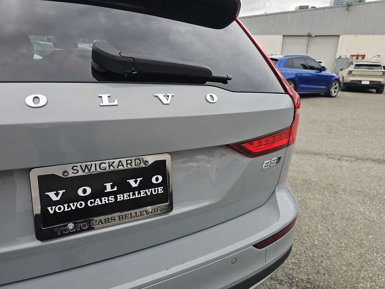 2025 Volvo V60 Cross Country Plus