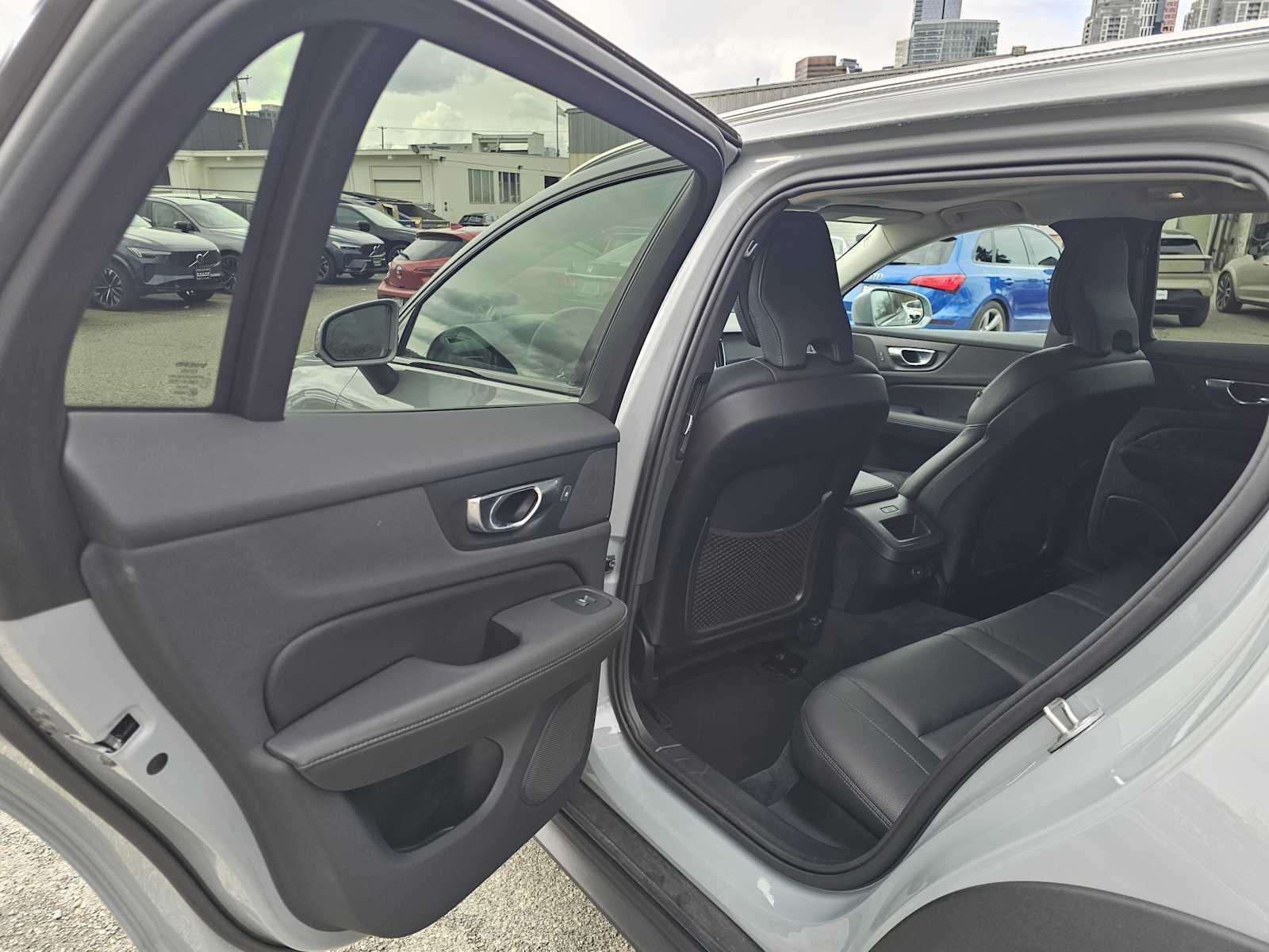 2025 Volvo V60 Cross Country Plus