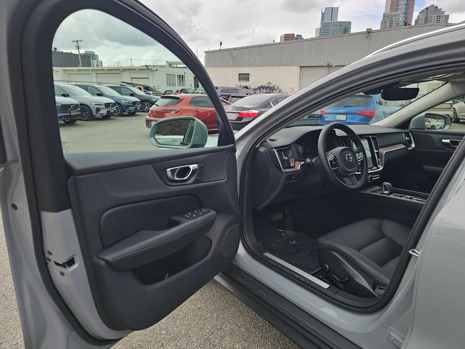 2025 Volvo V60 Cross Country Plus