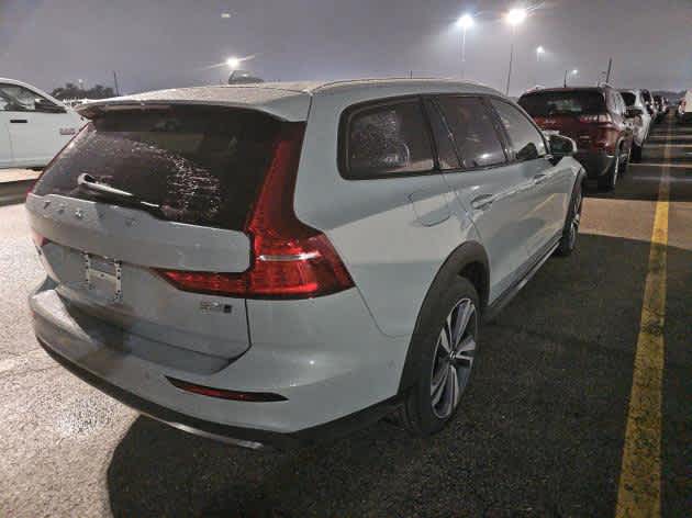 2025 Volvo V60 Cross Country Plus