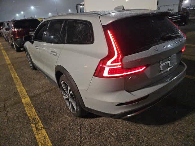 2025 Volvo V60 Cross Country Plus