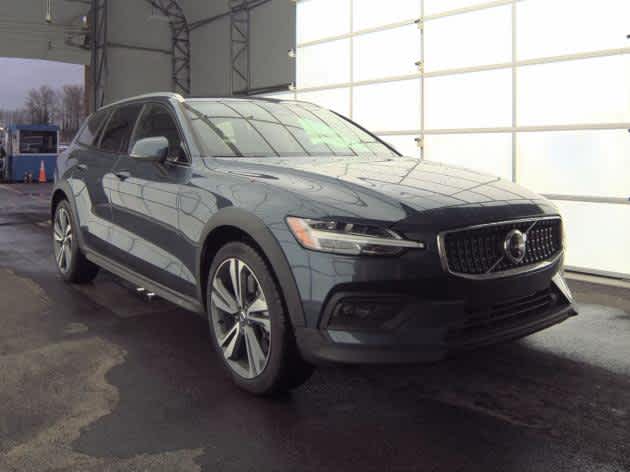 2025 Volvo V60 Cross Country Plus