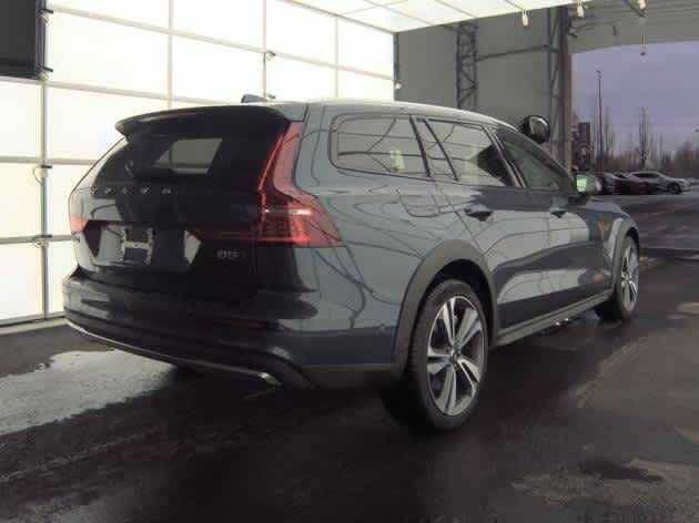 2025 Volvo V60 Cross Country Plus