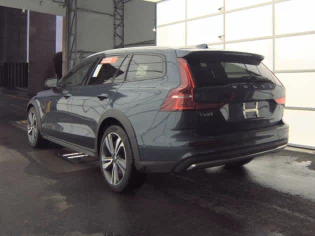 2025 Volvo V60 Cross Country Plus