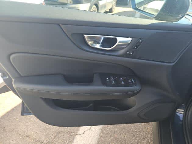 2025 Volvo V60 Cross Country Plus