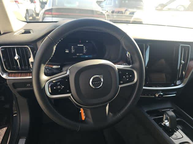 2025 Volvo V60 Cross Country Plus