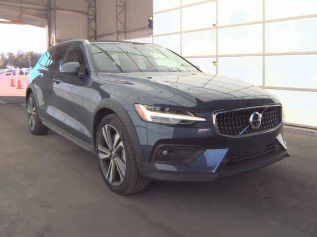 2025 Volvo V60 Cross Country Plus