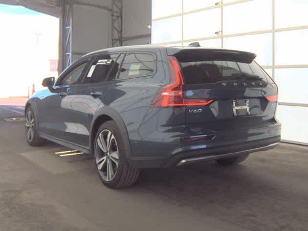 2025 Volvo V60 Cross Country Plus