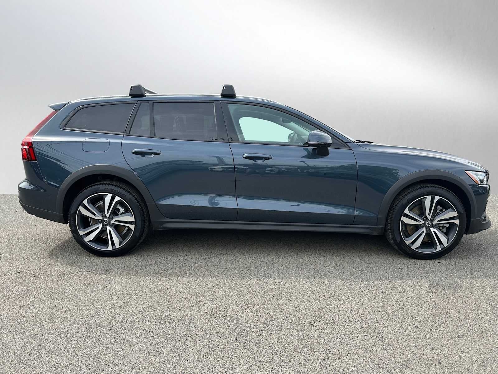 2026 Volvo V60 Cross Country Plus