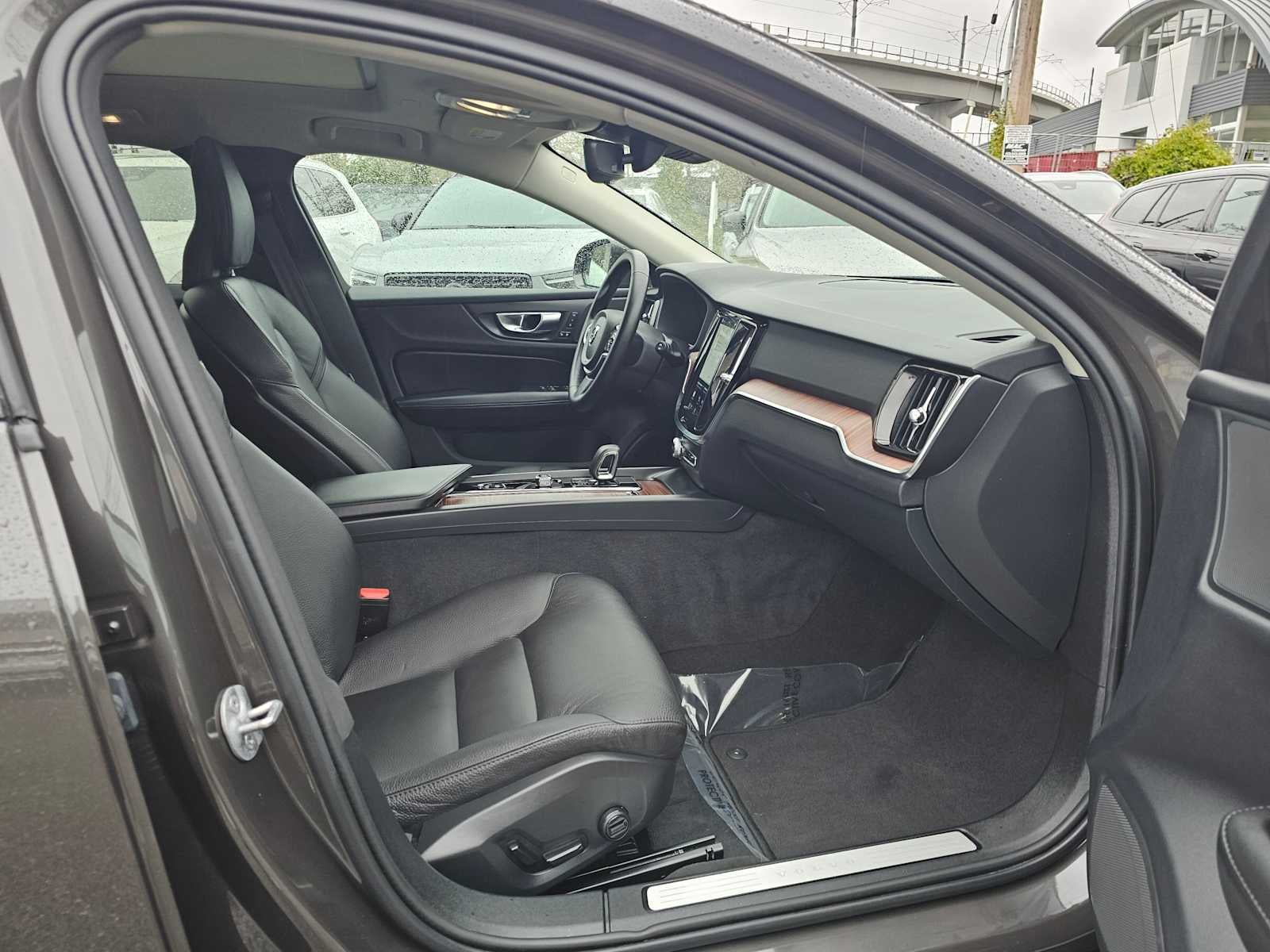 2025 Volvo V60 Cross Country Plus